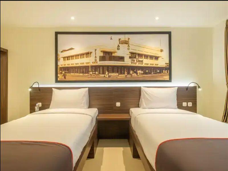Super Oyo Collection O Hotel Pasar Baru Heritage Bandung Extérieur photo